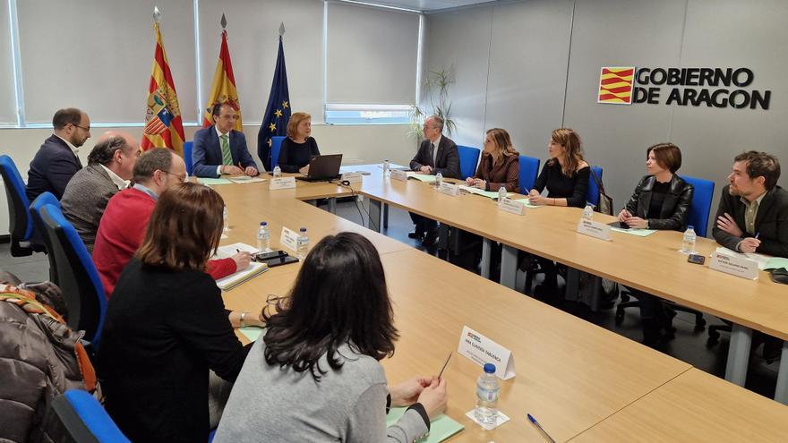 La Ley de adicciones de Aragón abordará el consumo del tabaco, las bebidas energéticas y los móviles