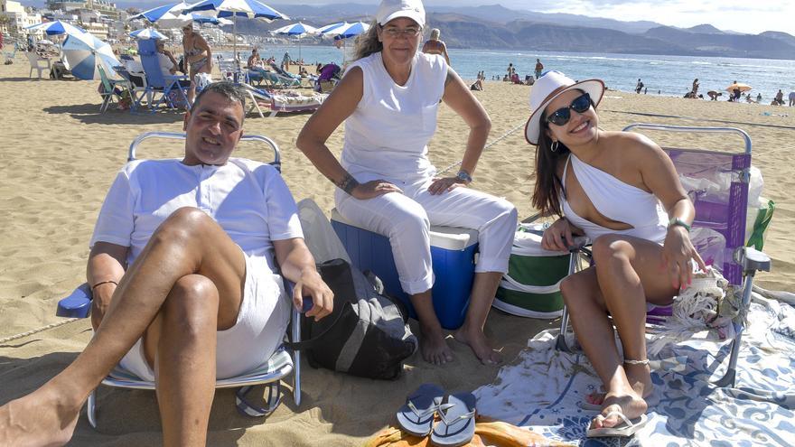 Tarde de la víspera de San Juan en la playa de Las Canteras