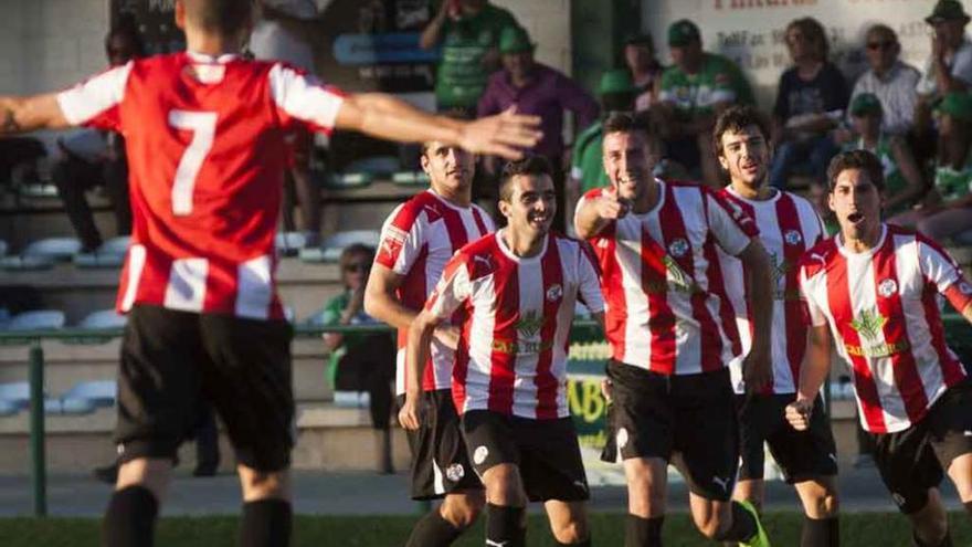 Los rojiblancos celebran un gol de Gavilán en Astorga.