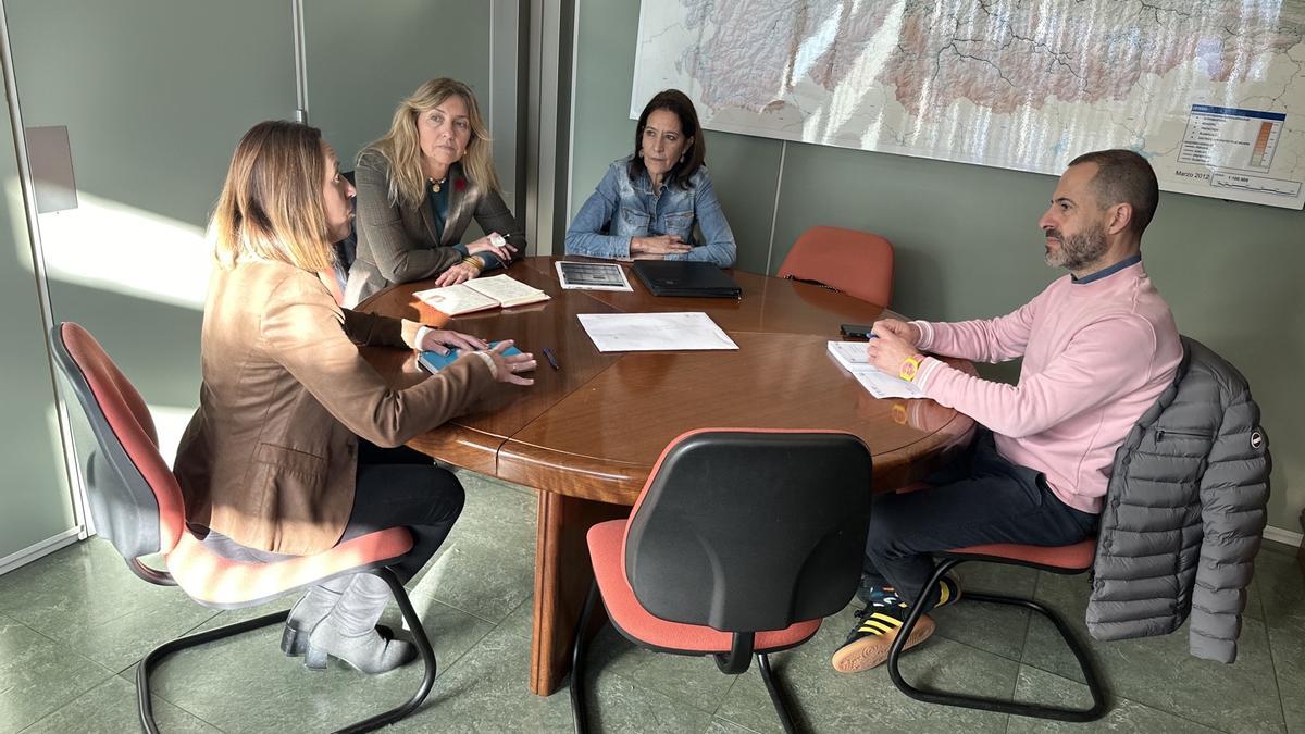 Por la izquierda,  Arantza Fernández Páramo, Alejandra Cuadriello, Patricia Antuña y Ángel García, durante la reunión.