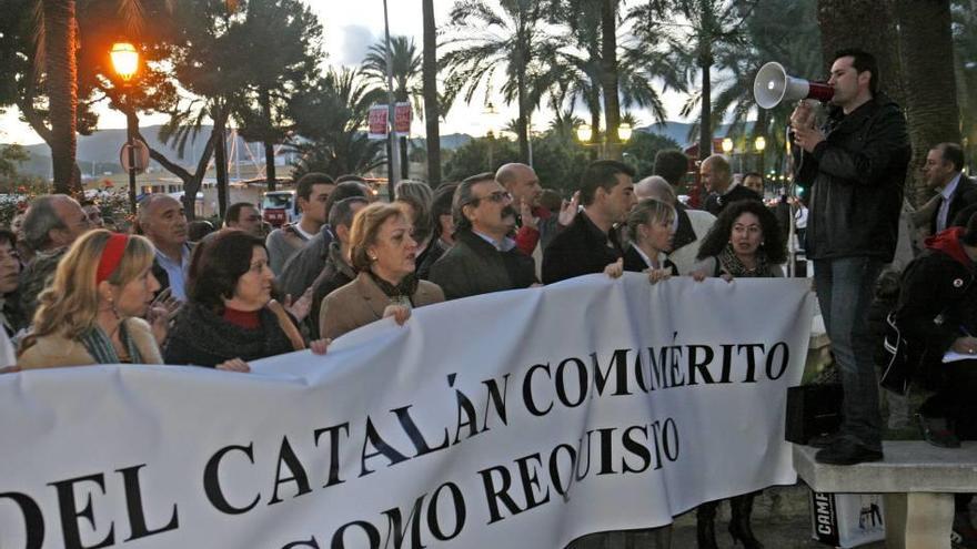 El intento de que el catalán fuera un requisito para los sanitarios ya trajo problemas antaño.