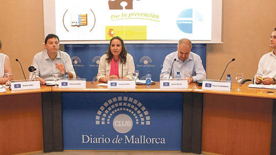 Juan, Pico, Conti, Salas y Romero durante la mesa redonda celebrada en el club.