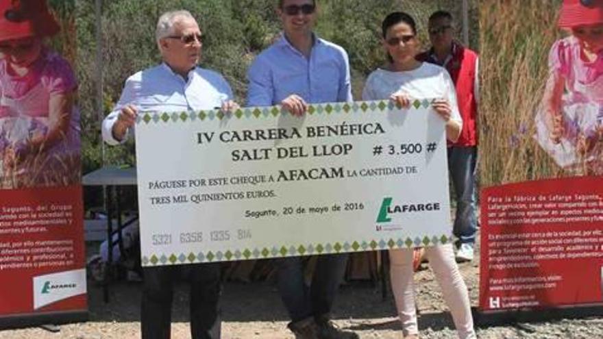 La IV Carrera Salt del Llop recauda 3.500 euros para Afacam