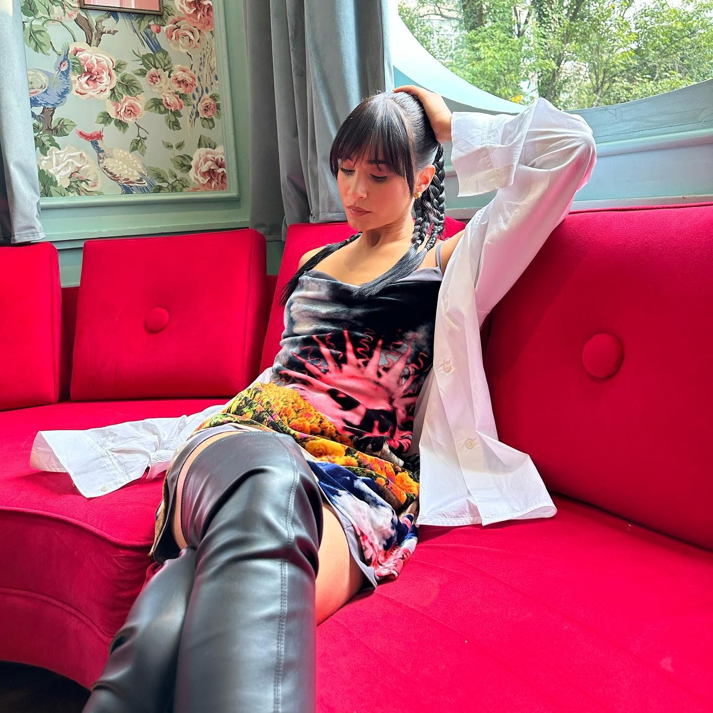 Aitana con una coleta con trenzas en México