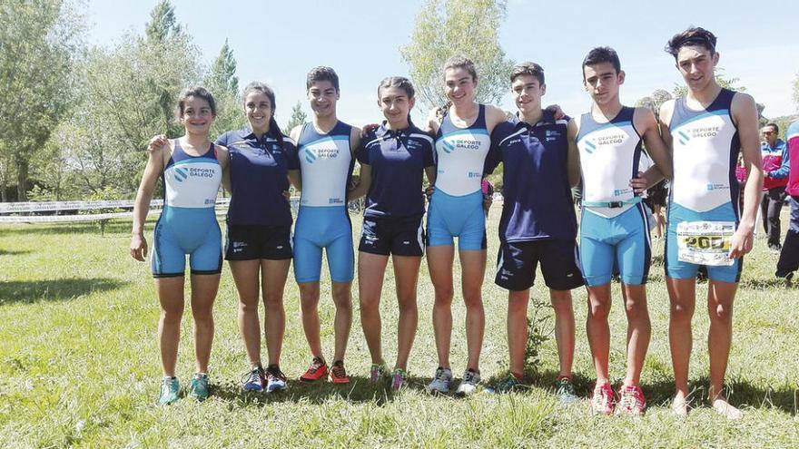 Triatletas gallegos que participaron en el Campeonato de España escolar de selecciones autonómicas.