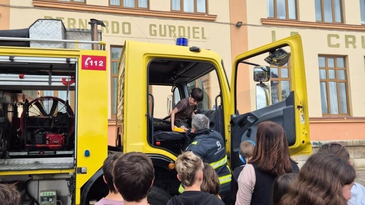 EN IMÁGENES: SIMULACRO DE EMERGENCIA EN EL COLEGIO BERNARDO GURDIEL DE GRADO