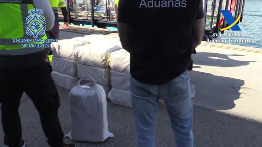 Multa millonaria por transportar mil kilos de cocaína cerca de Canarias