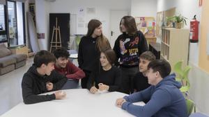 Els nois, davant el feminisme: «No s’ensenya bé. Molts el vivim com un atac»