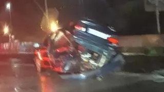 Tres heridos al chocar dos coches de forma lateral y volcar uno de ellos en la "Y" a la altura de El Montico