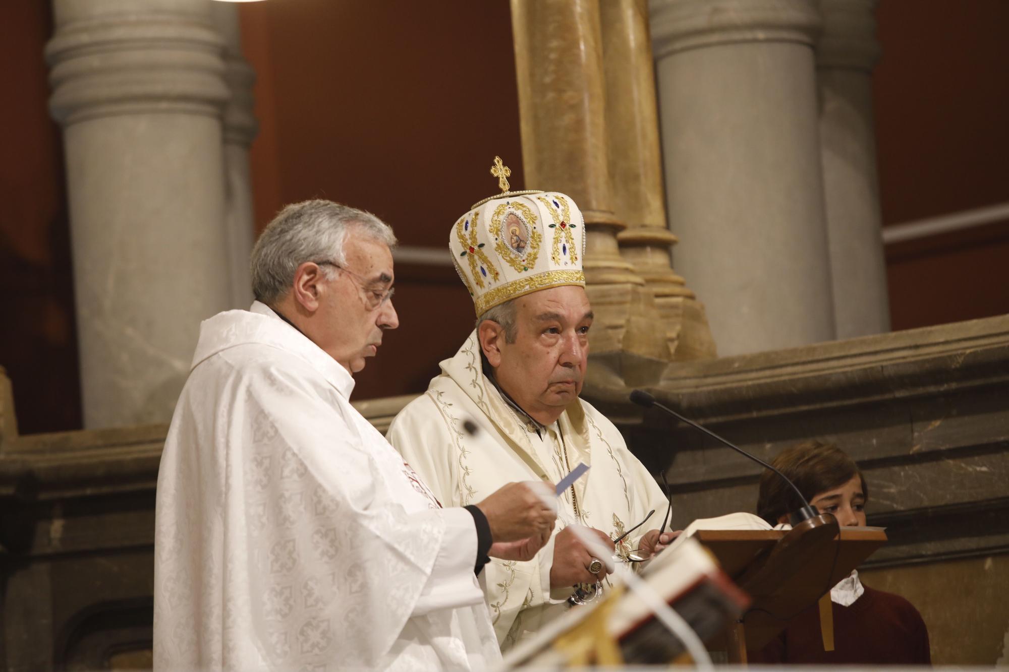 EN IMÁGENES: Así fue la misa con el arzobispo de Homs en la Iglesiona de Gijón