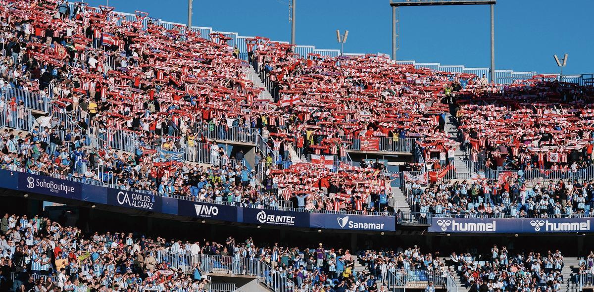 Aficionados de la UD Almería en el partido de la pasada temporada frente al Málaga CF en La Rosaleda.