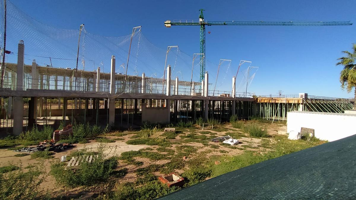 La estructura es lo único que se ha construido hasta ahora del colegio de Xeraco