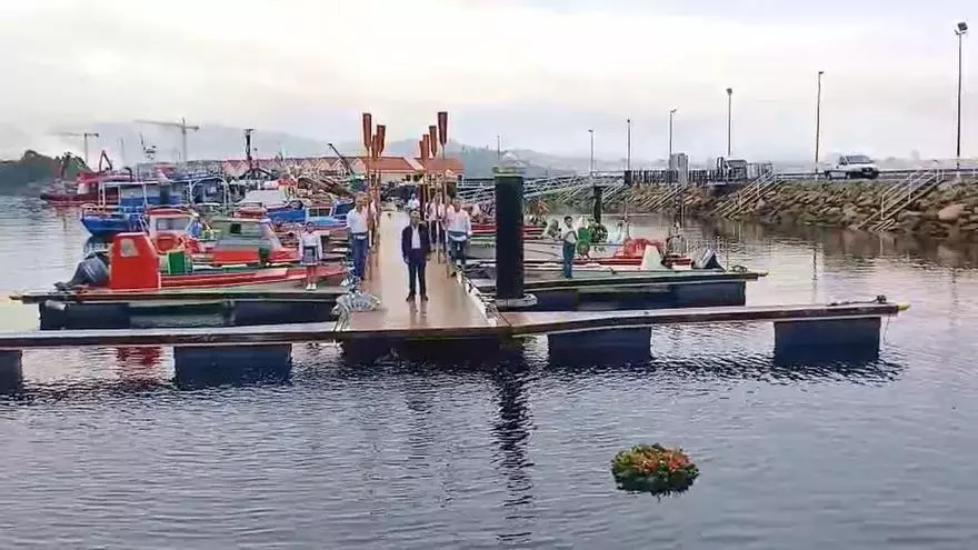 Ofrenda a la Virgen del Carmen en Meira