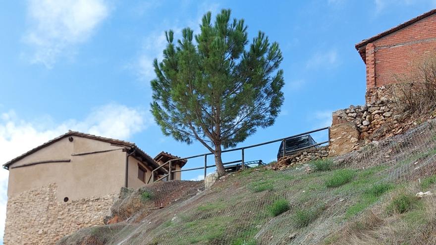 La Diputació asegura el talud de la calle Aragón en Casas Bajas