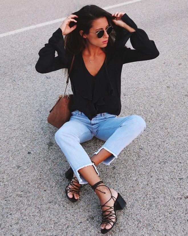 Mix camisa negra y jeans: María Valdés
