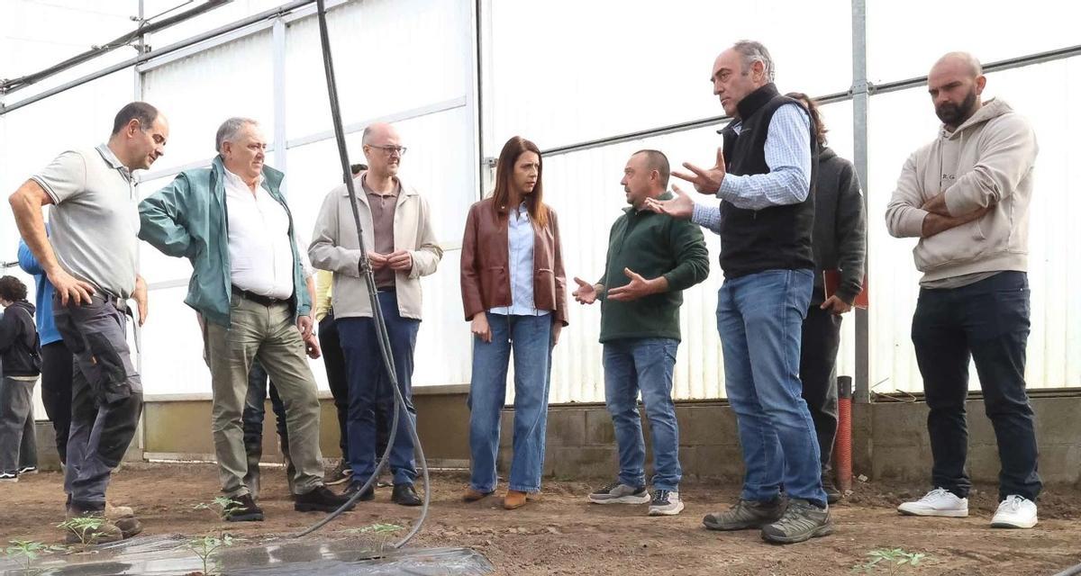 La conselleira do Medio Rural durante la visita de este viernes