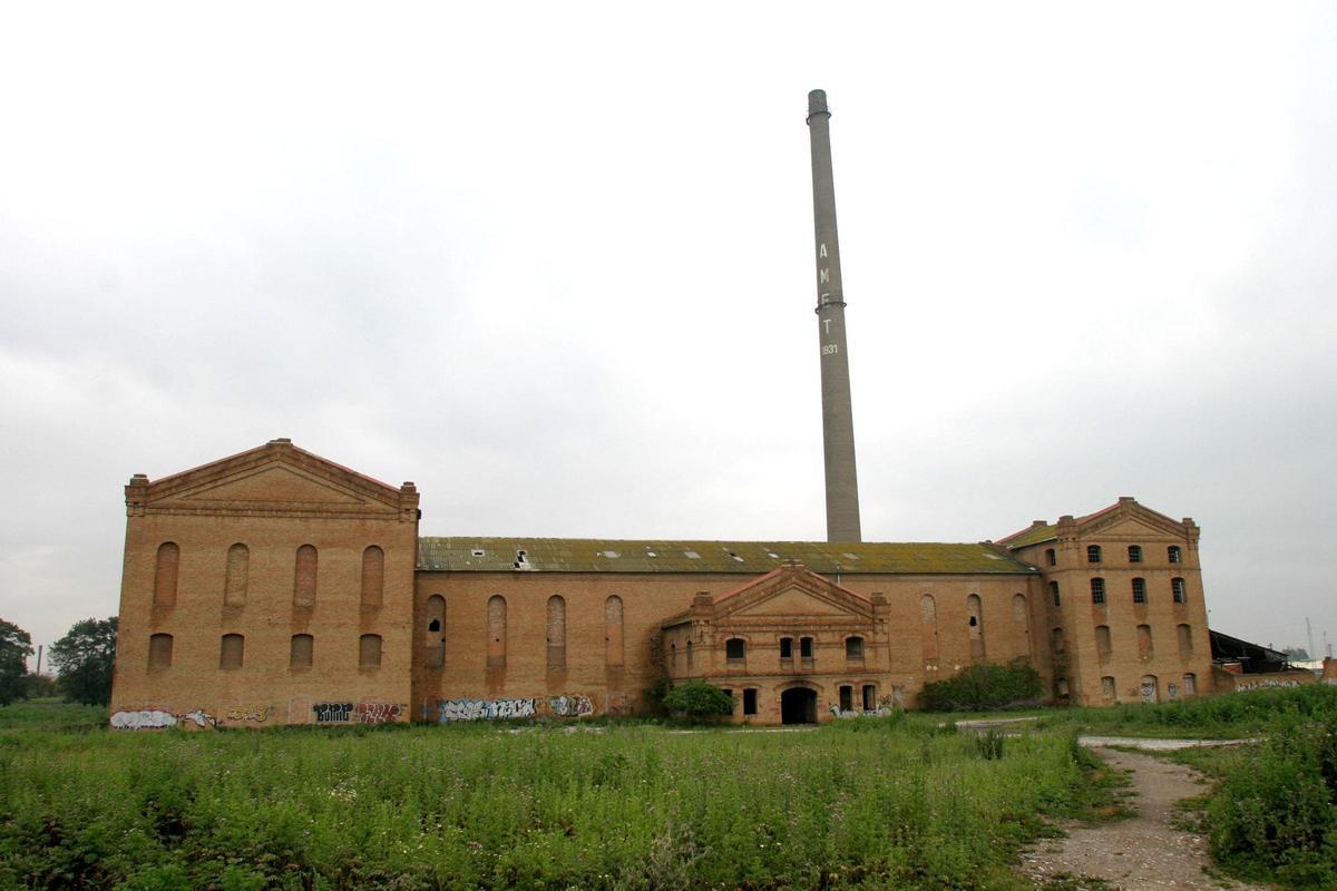 Apidma cree que la antigua azucarera y luego fábrica de corcho del Tarajal podría albergar el Museo de la Industria de Málaga, por su espacio y cercanía al ampliación de la UMA.