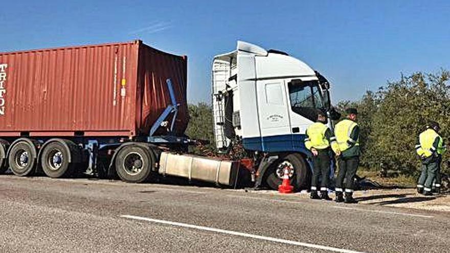 Sevilla Cinc morts en un greu accident de trànsit