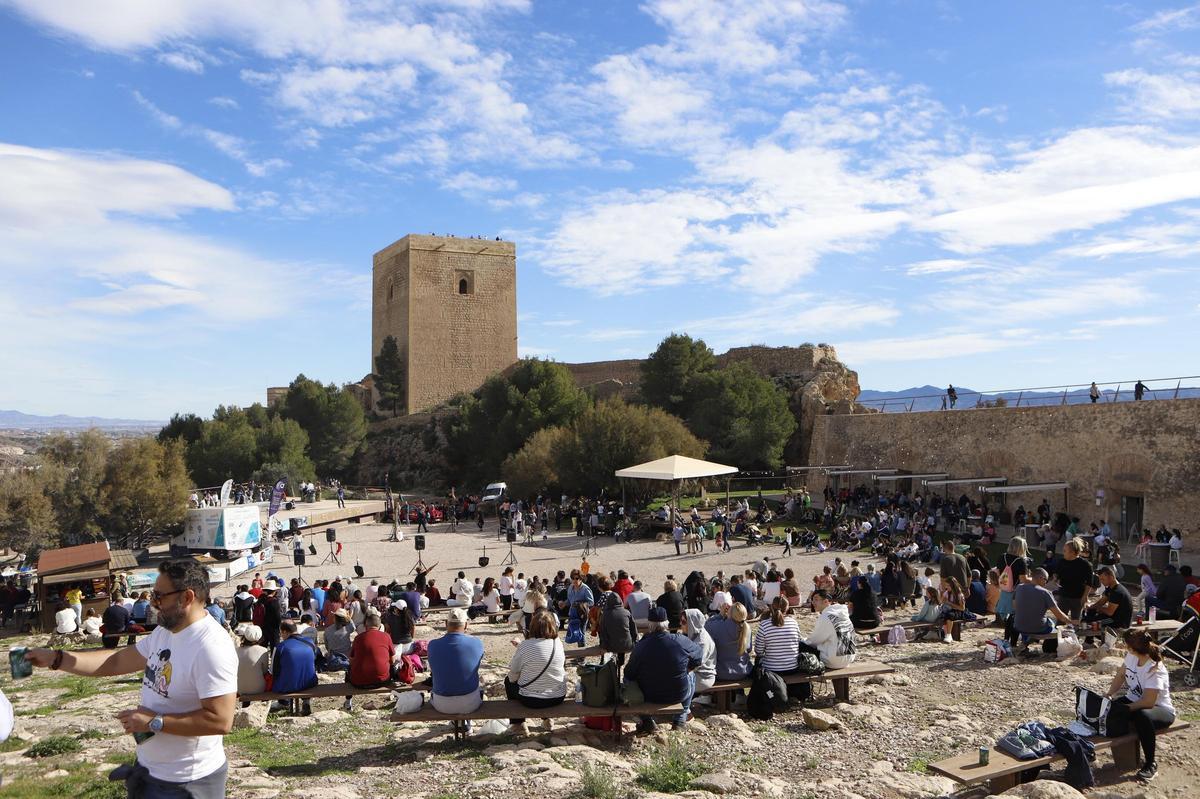 El patio de armas del Castillo, durante las pasadas festividades de San Clemente.
