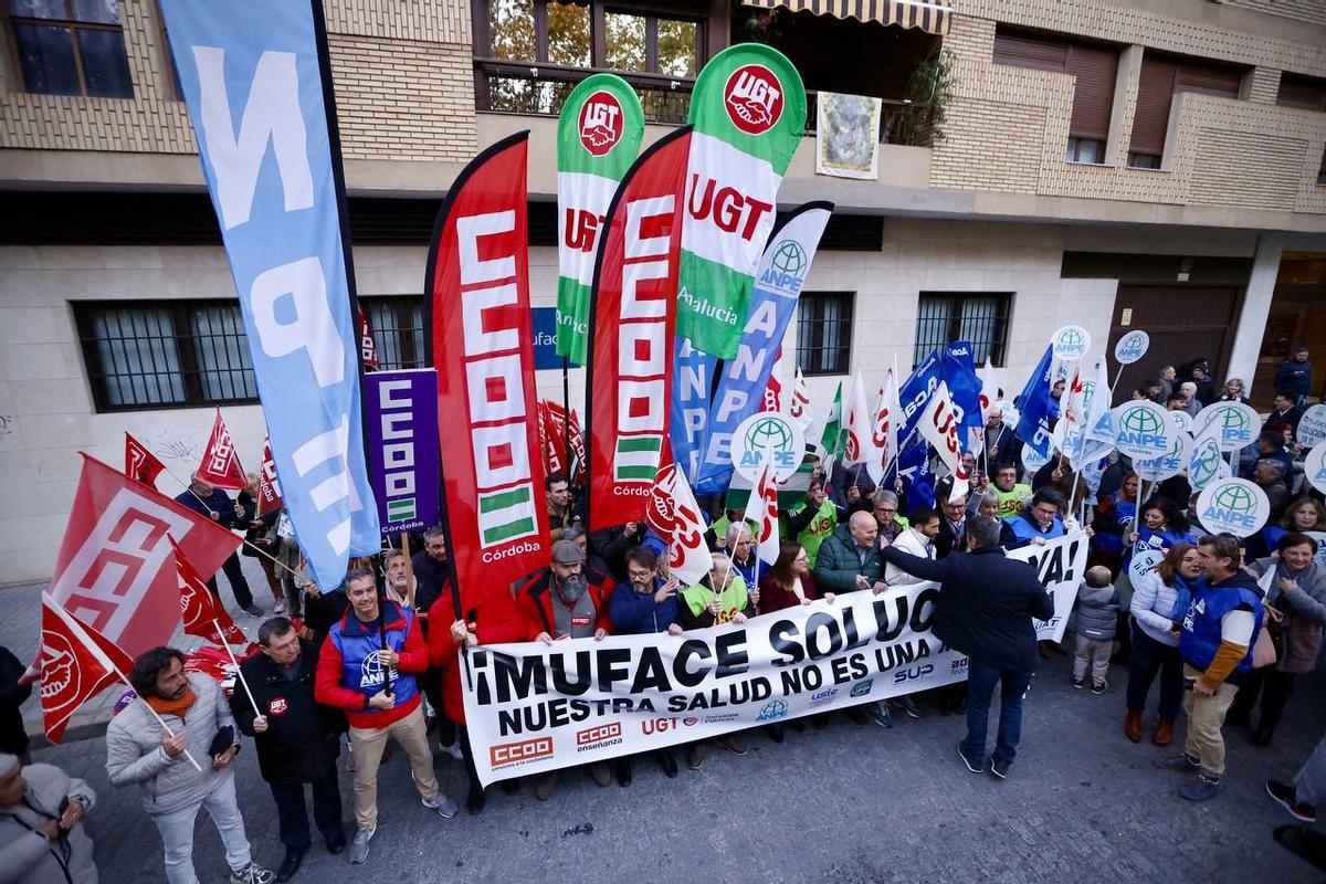 Concentración de los sindicatos en Córdoba por la crisis de Muface