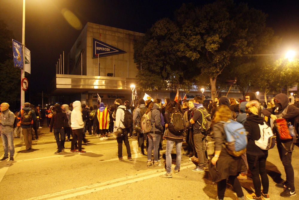 Protesta dels CDR a Girona en el marc de la vaga general