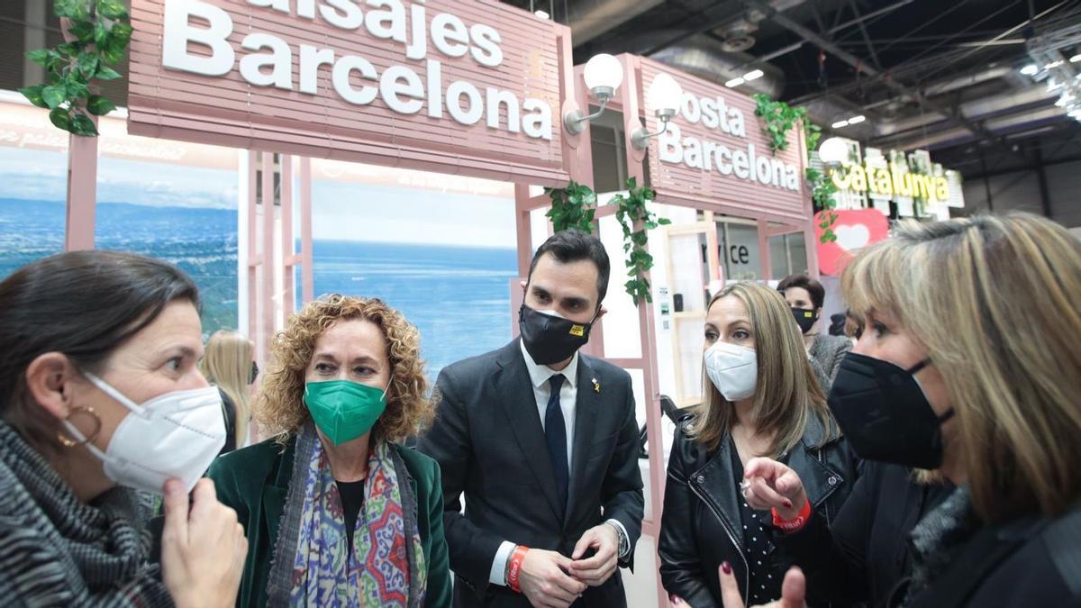 El conseller d’Empresa i Treball, Roger Torrent i Ramió, acompanyat de la delegada del Govern de la Generalitat a Madrid, Ester Capella i Farré, de la directora general de Turisme, Marta Domènech i Tomàs, i del director de l’Agència Catalana de Turisme (ACT), Narcís Ferrer i Ferrer, ha inaugurat aquest matí l’estand de Catalunya a la fira internacional Fitur, que se celebra del 19 al 23 de gener a Madrid