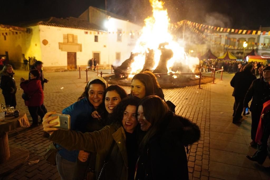 Dos Torres se ilumina con La Candelaria