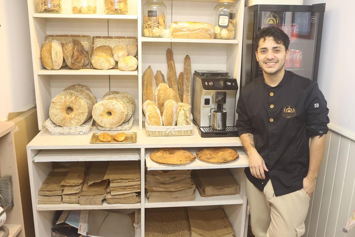 Foto a Edward Millán en la Panadería Santa María