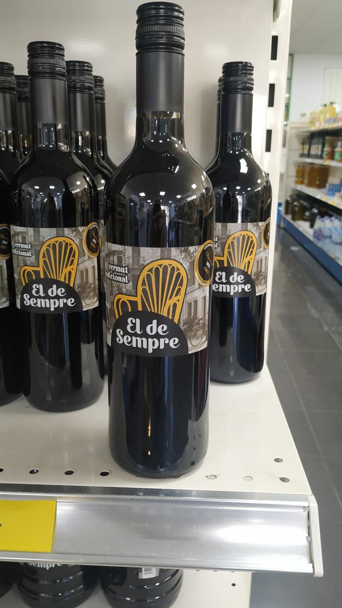 Vermut negro, uno de los productos de la Cooperativa Agrovinícola de Montserrat.