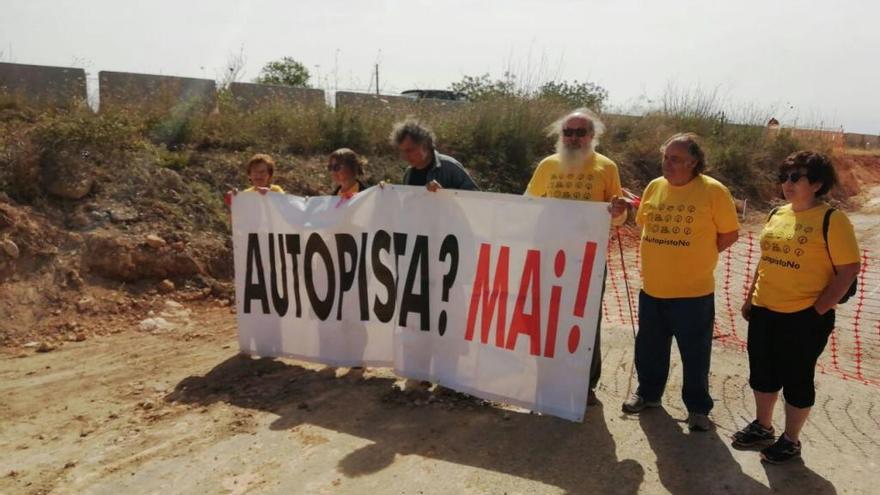 Activistas de la Plataforma Antiautopista, este sÃ¡bado.