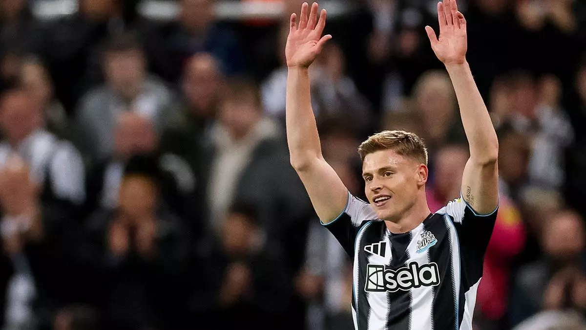 Harvey Barnes sella con dos goles la victoria del Newcastle