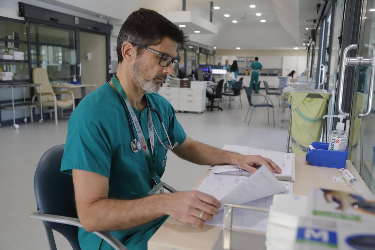 El especialista en Medicina Intensiva del hospital Reina Sofía Rafael León.