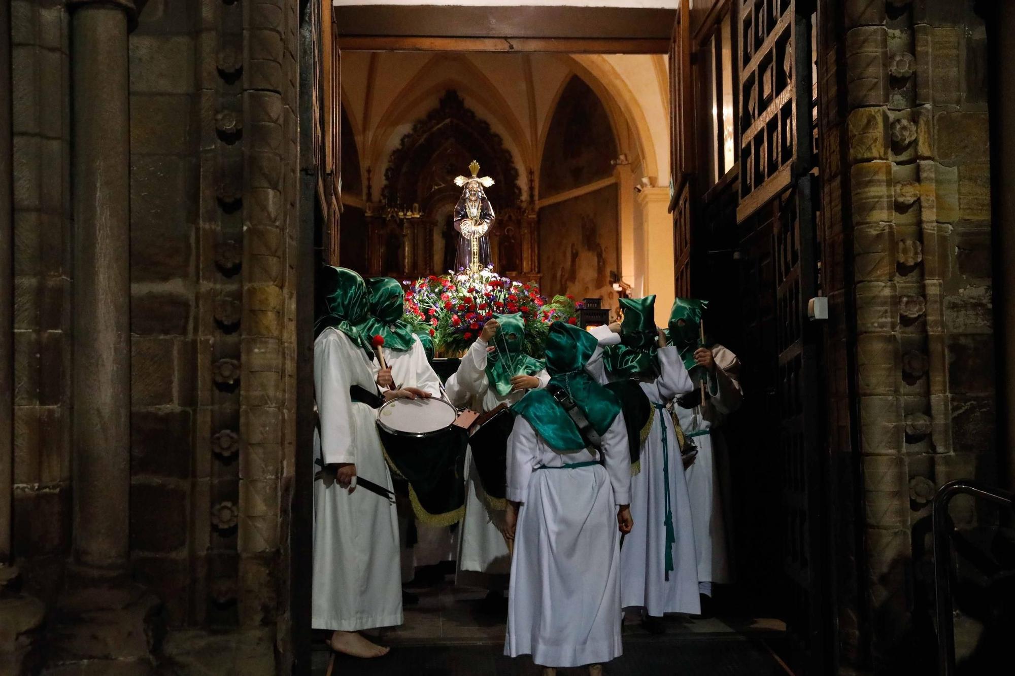 EN IMÁGENES: Avilés se llena en honor a Jesús de Medinacelli: así ha sido la procesión del Lunes Santo