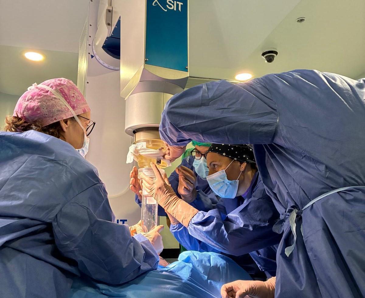 Tratamiento con radioterapia intraoperativa en el Clínico, en una imagen de archivo.