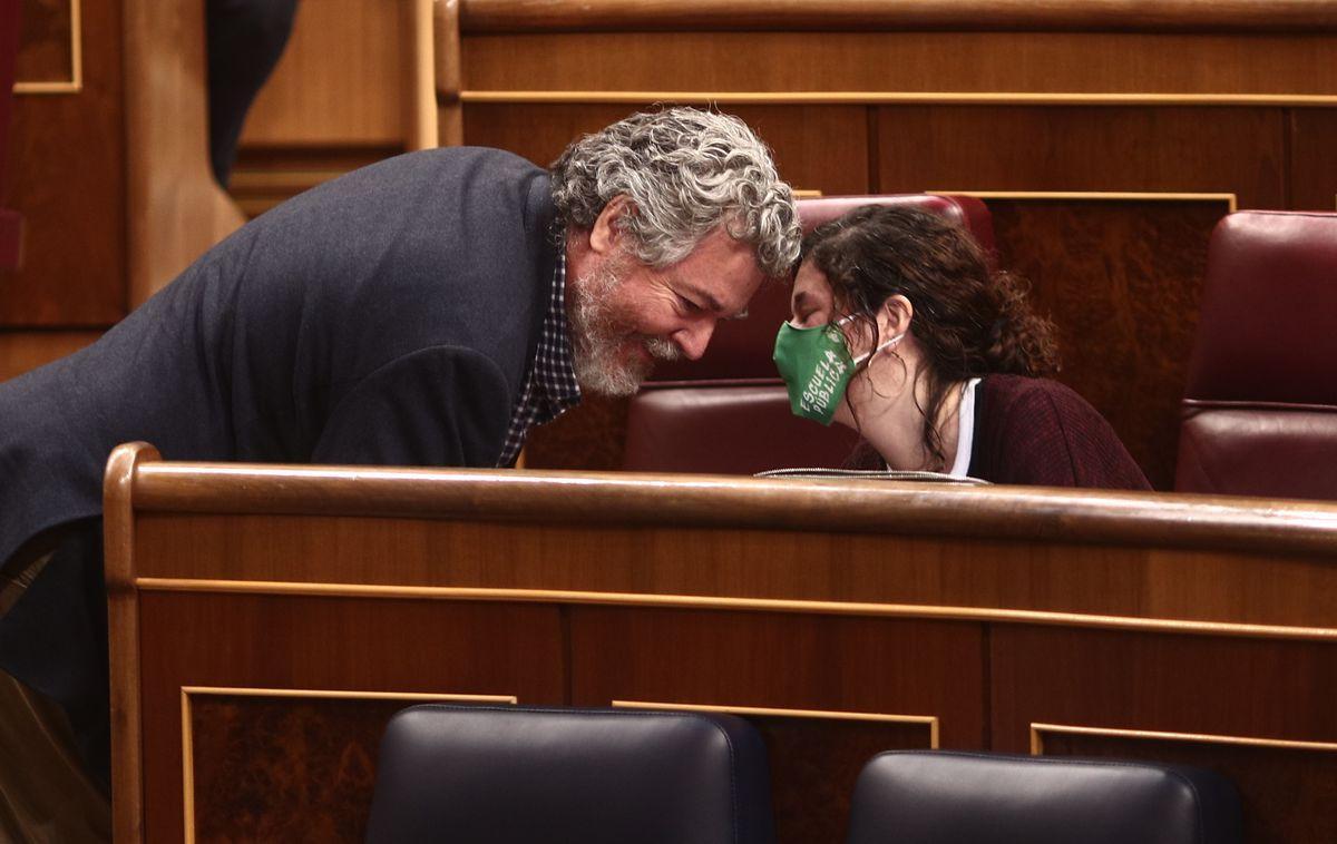 El líder de Alianza Verde, Juantxo López Uralde, y la diputada de Unidas Podemos por Asturias, Sofía Castañón /