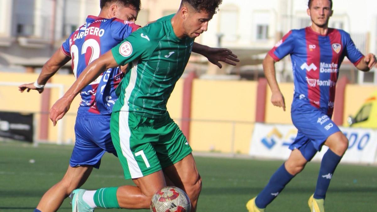 Lance del partido de la primera vuelta entre el Alzira y el Cornellà.