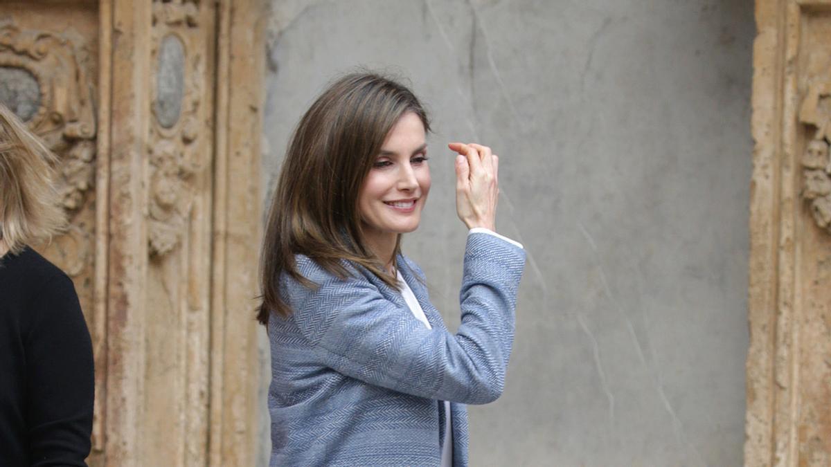 Letizia Ortiz en la misa de Pascua con tacones