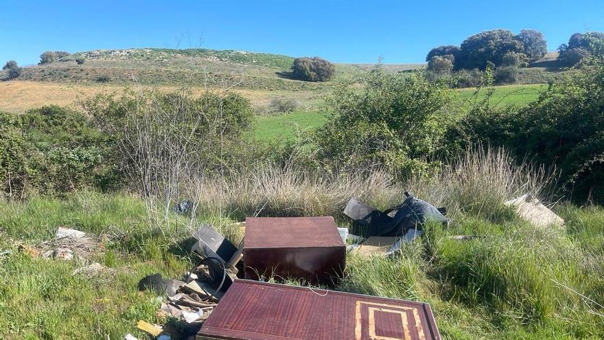 IU alerta del aumento de vertidos ilegales en caminos rurales del entorno de Benavente