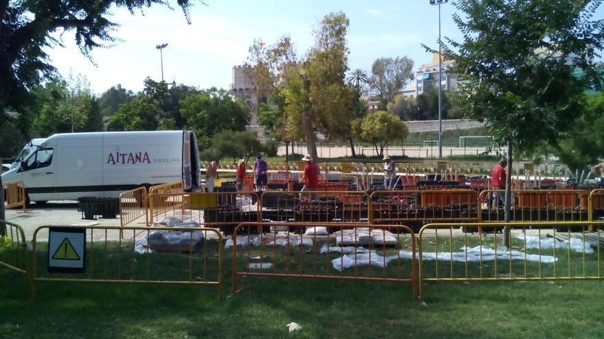 Trabajos de preparación del castillo, esta mañana.