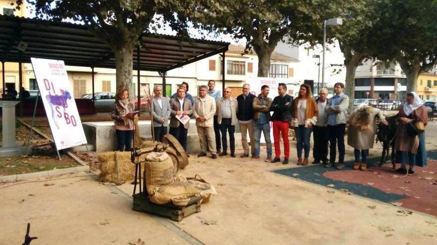 Antonia sabater, edil de ferias, presentando el programa con todo el consistorio.