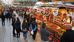 Feria navideña de Santa Llúcia en la Avinguda de la Catedral
