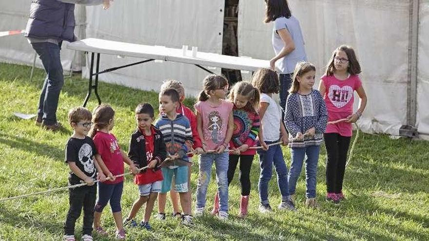 Pequeños, en uno de los juegos de Castiello.