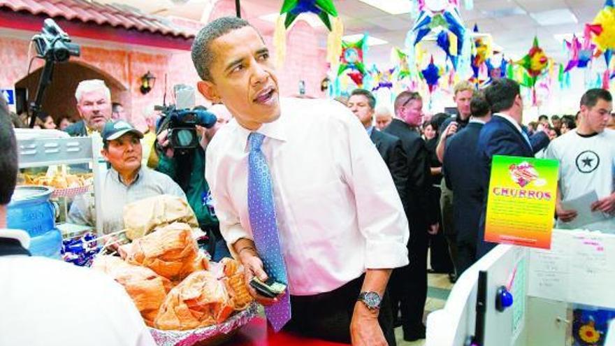 Obama hace un alto para comer en un restaurante de Woodburn (Oregón).
