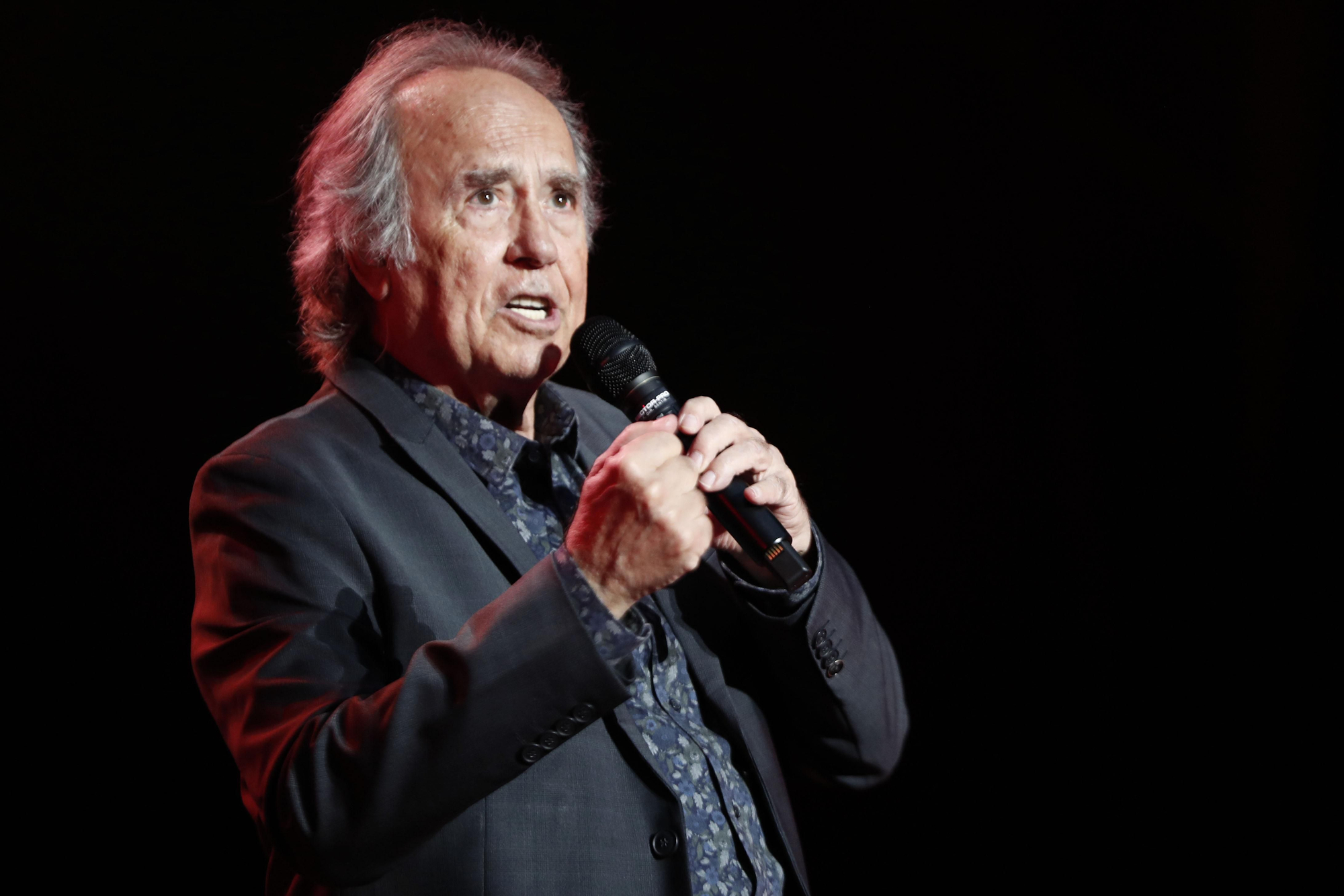 Así ha sido el primer concierto de la temporada en Castrelos: Serrat hace vibrar a Vigo