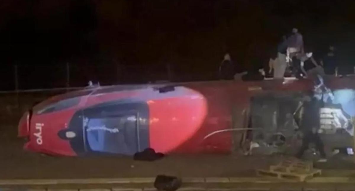 Imagen del Yryo descarrilado.