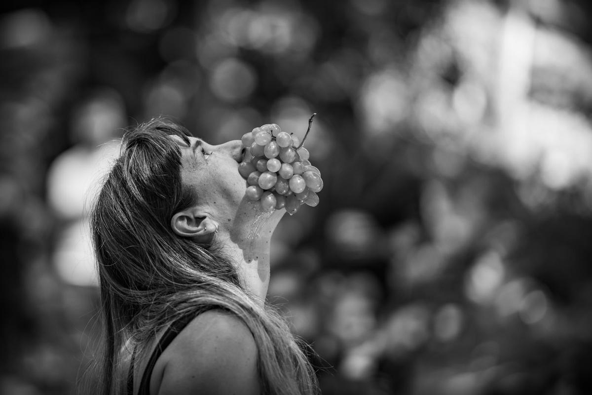María Vallina en la acción "Suelos", en el Festival Aspallinas, en Pontevedra.