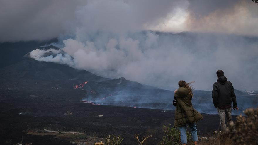 Los expertos admiten que la erupción de La Palma &quot;está detenida&quot; pero piden esperar ocho días más