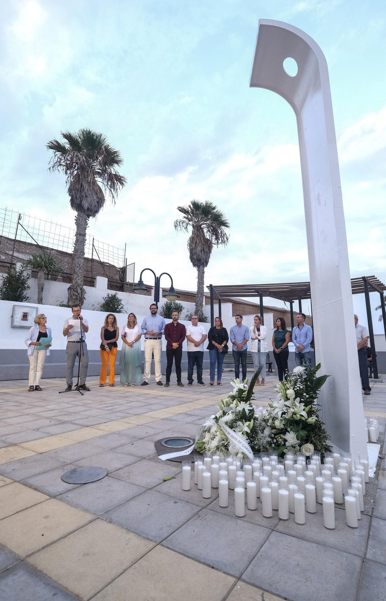 Ofrenda floral en memoria de los fallecidos en el JK5022