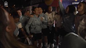 ¿Cómo se celebra un pase a la final? Que se lo pregunten a ellas: bailes, bombo, cervecha y mucha fiesta
