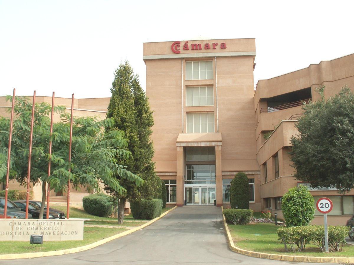 Fachada de la sede de la Cámara de Comercio de Castellón.